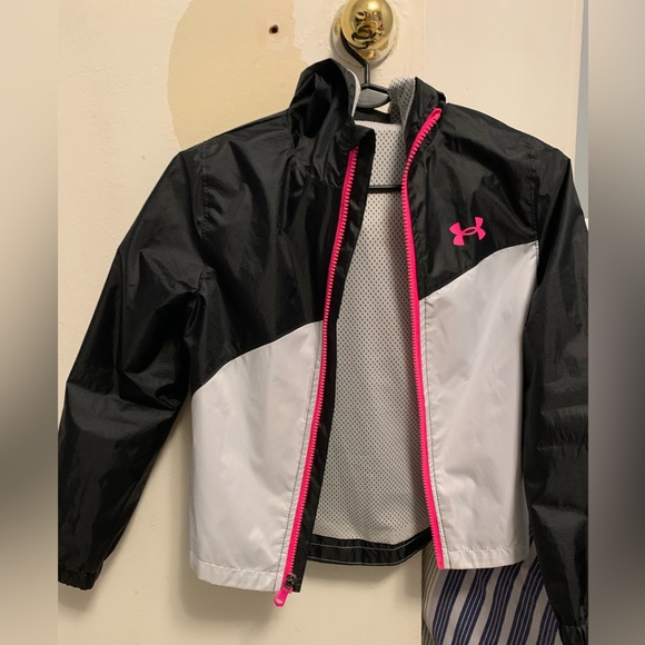 It new it’s used us a new just get small for my daughter - Picture 2 of 4